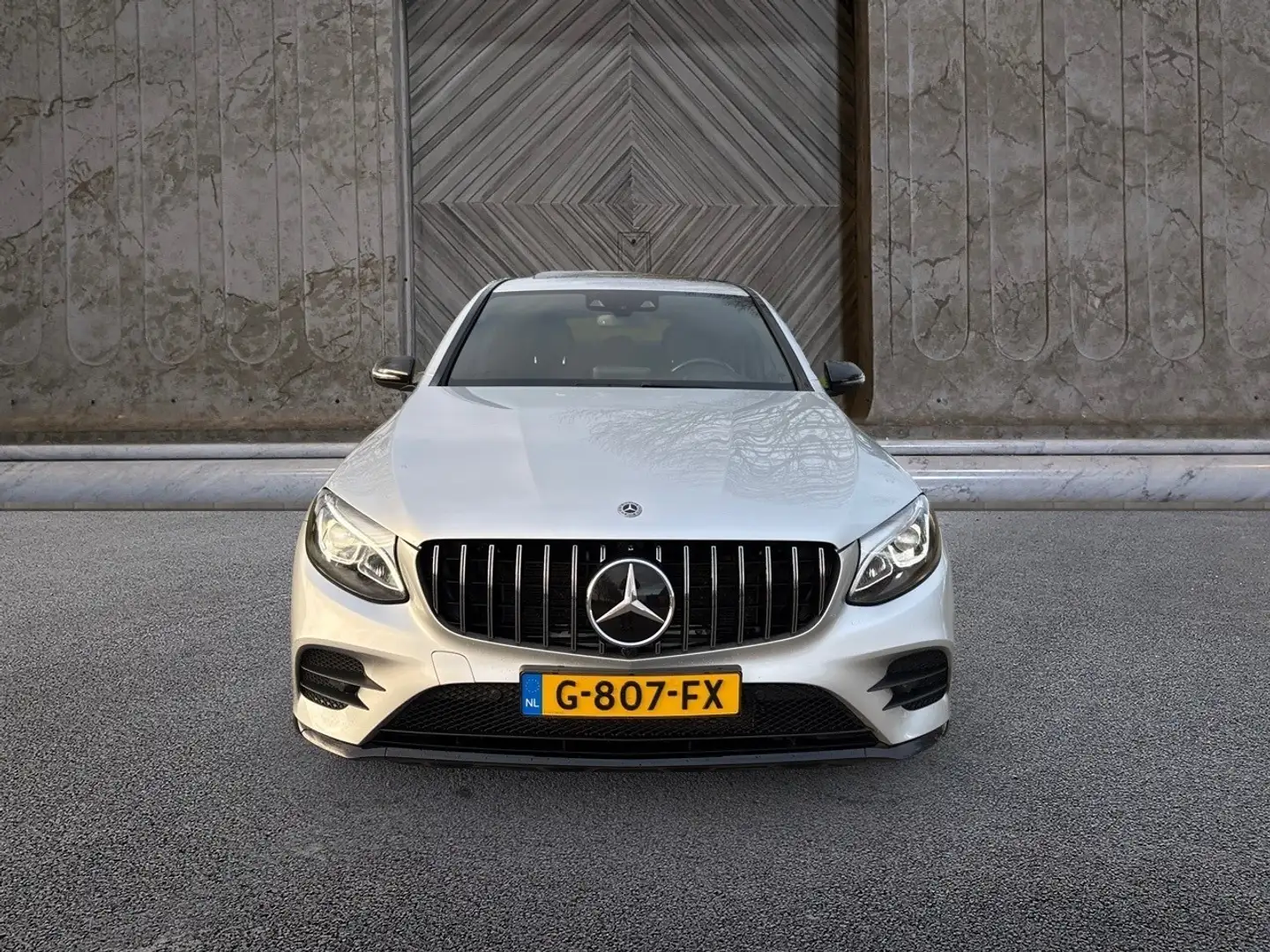 Mercedes-Benz GLC 250 Coupé 4MATIC Premium Plus AMG line Gris - 2