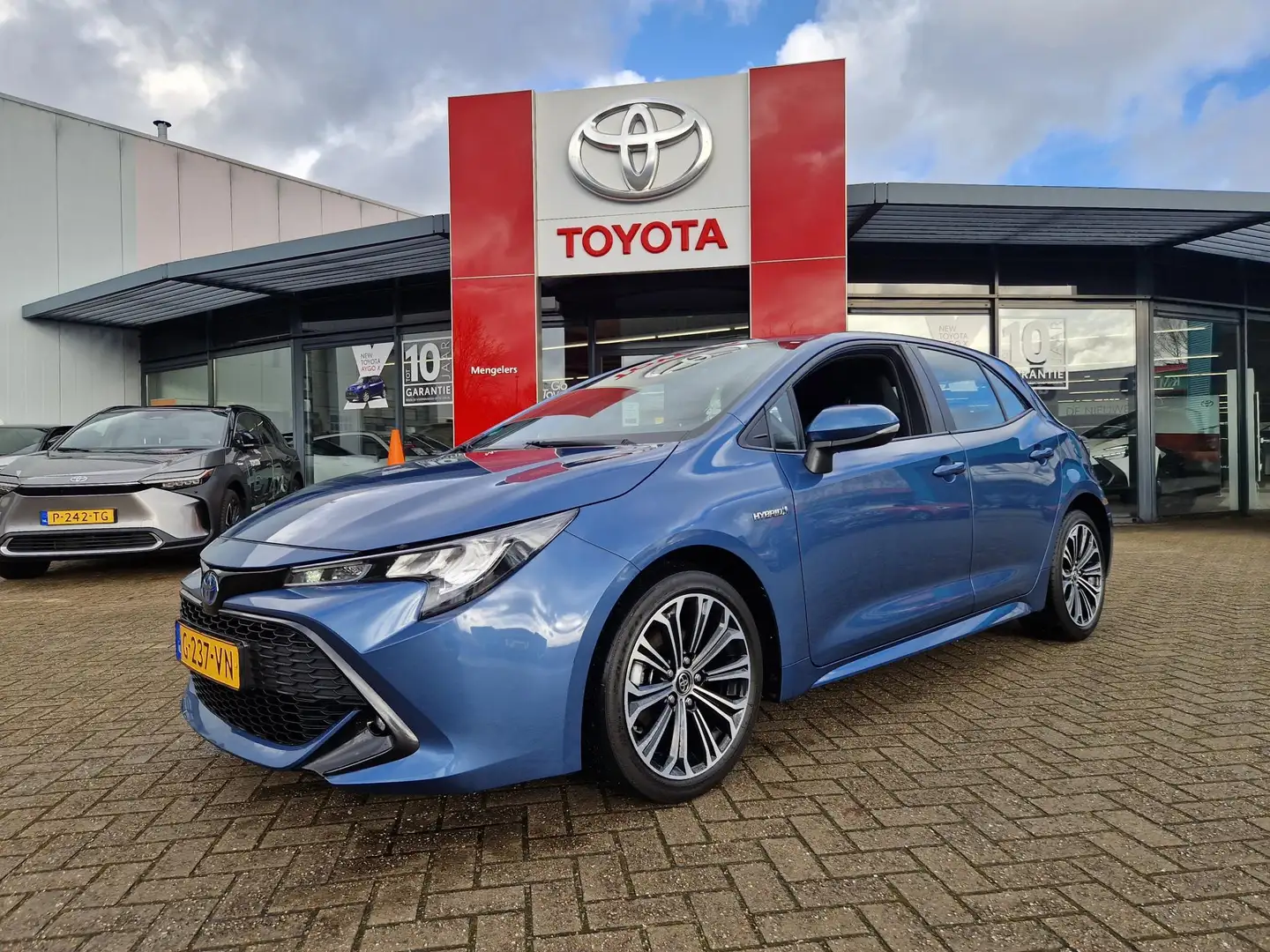 Toyota Corolla 1.8 Hybrid Dynamic Navigatie / Climate Control / C Blauw - 2