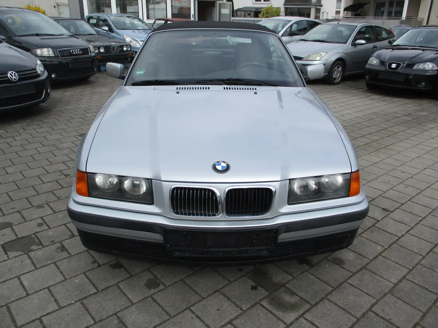 BMW 318 318i Sport Edition Silber - 2