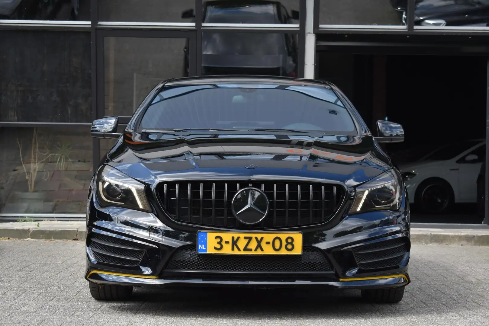 Mercedes-Benz CLA 180 Edition 1 Cla 45 AMG Pakket Camera Stoelvw. LED Zwart - 2