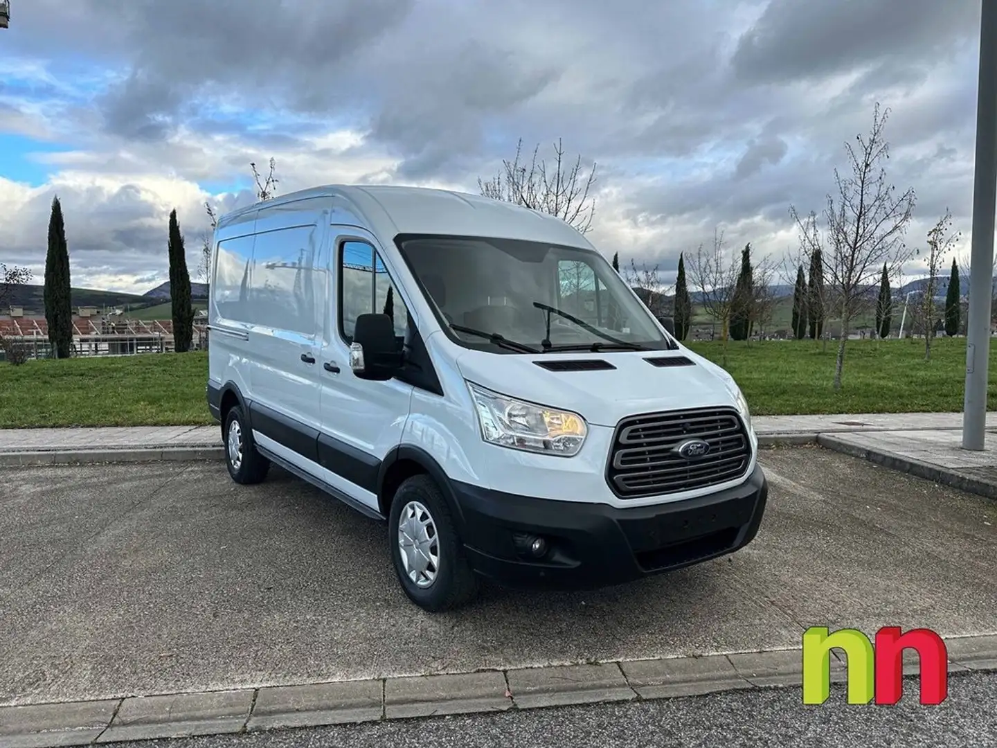 Ford Transit 350 77kW L2H2 Van Trend Delantera Blanco - 2