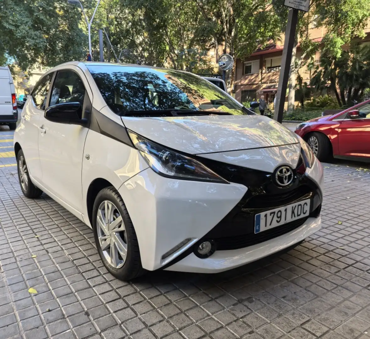 Toyota Aygo 1.0 VVT-i x-play Blanc - 1