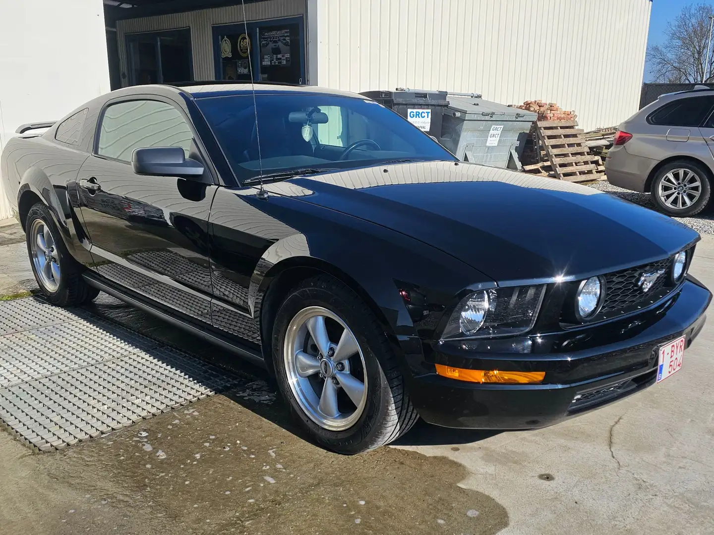 Ford Mustang 4L V6 2005 crna - 2