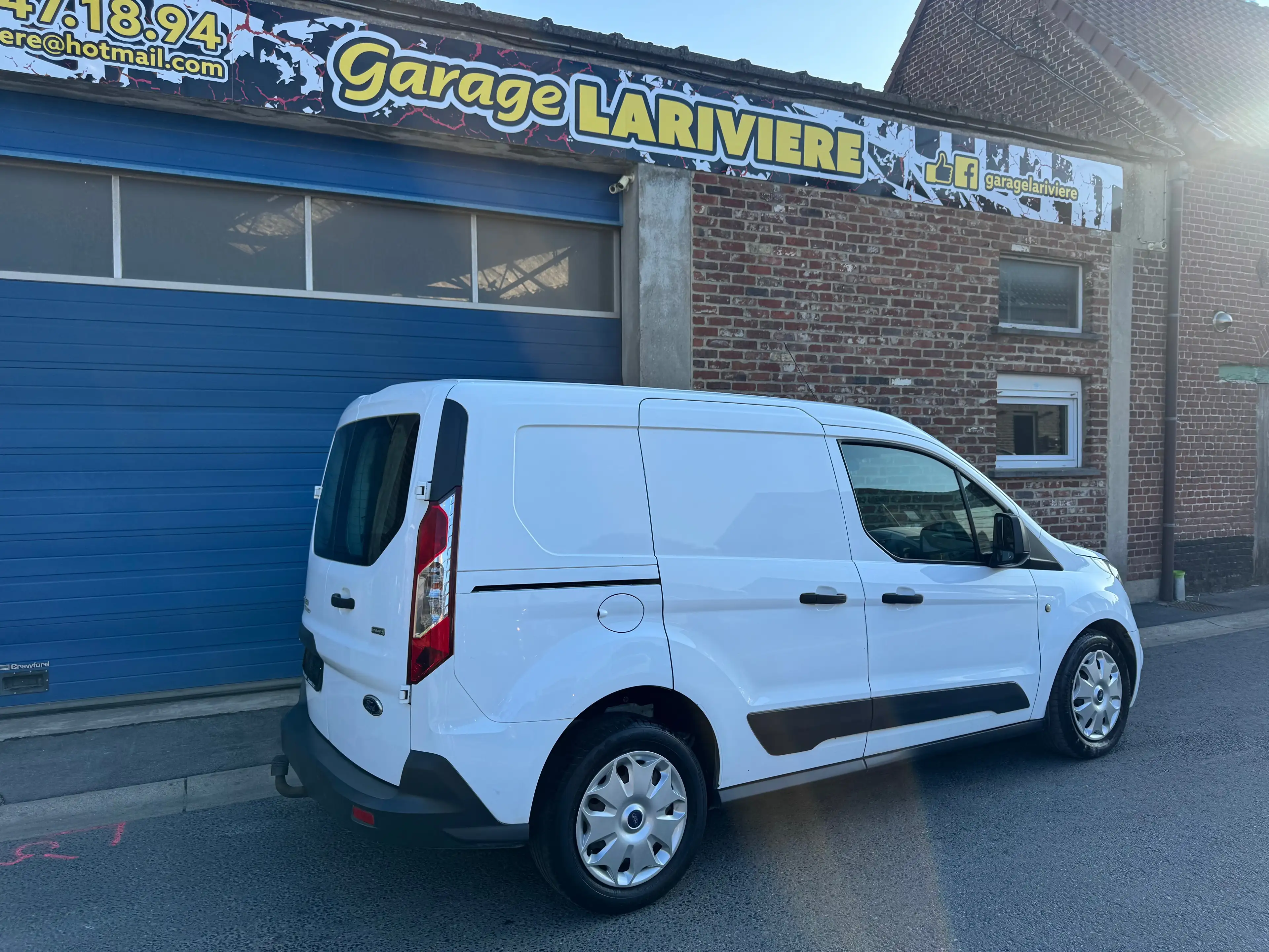Ford Transit Connect T200 1.0 EcoBoost Trend — photo 4