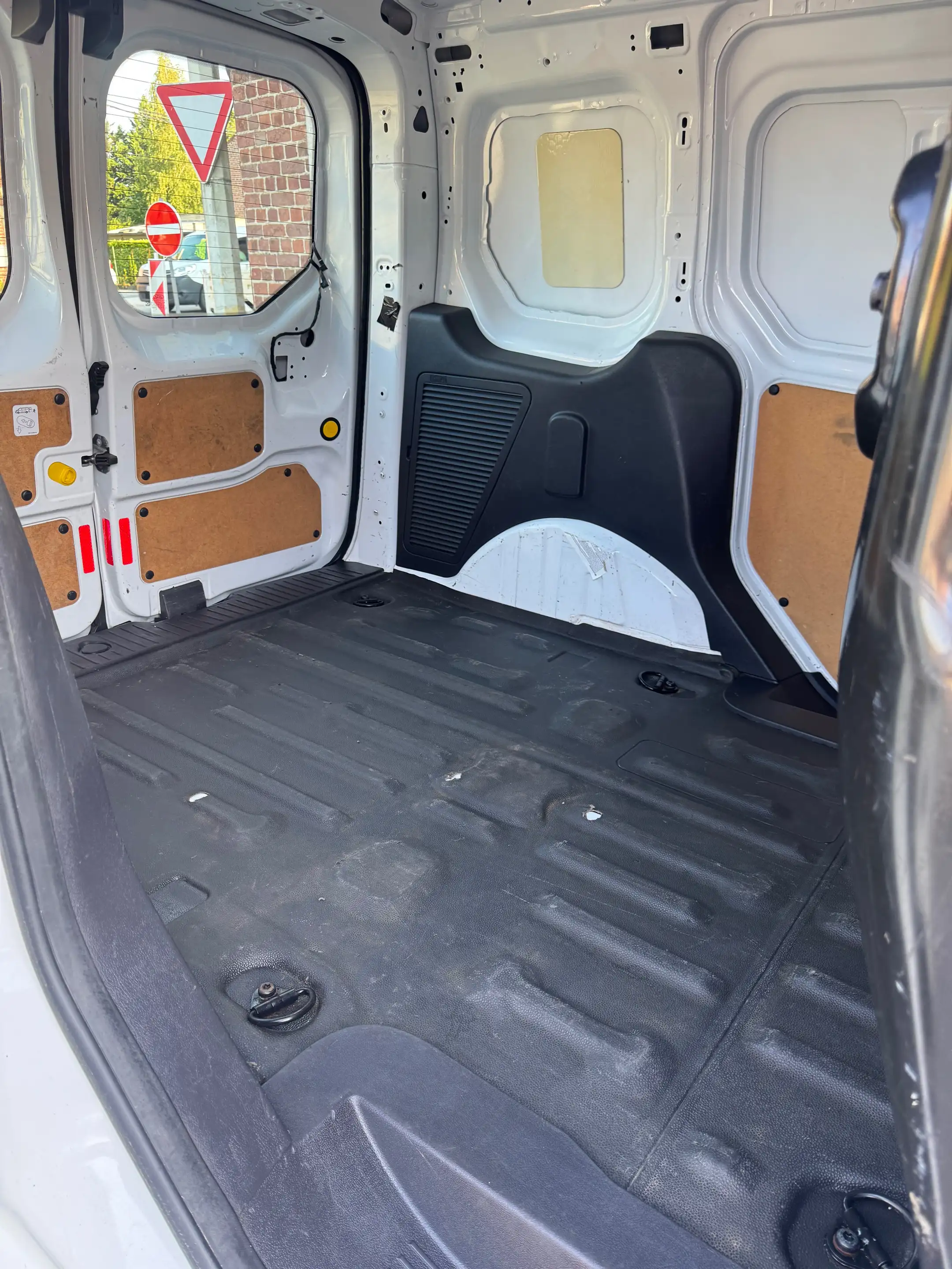 Ford Transit Connect T200 1.0 EcoBoost Trend — photo 10