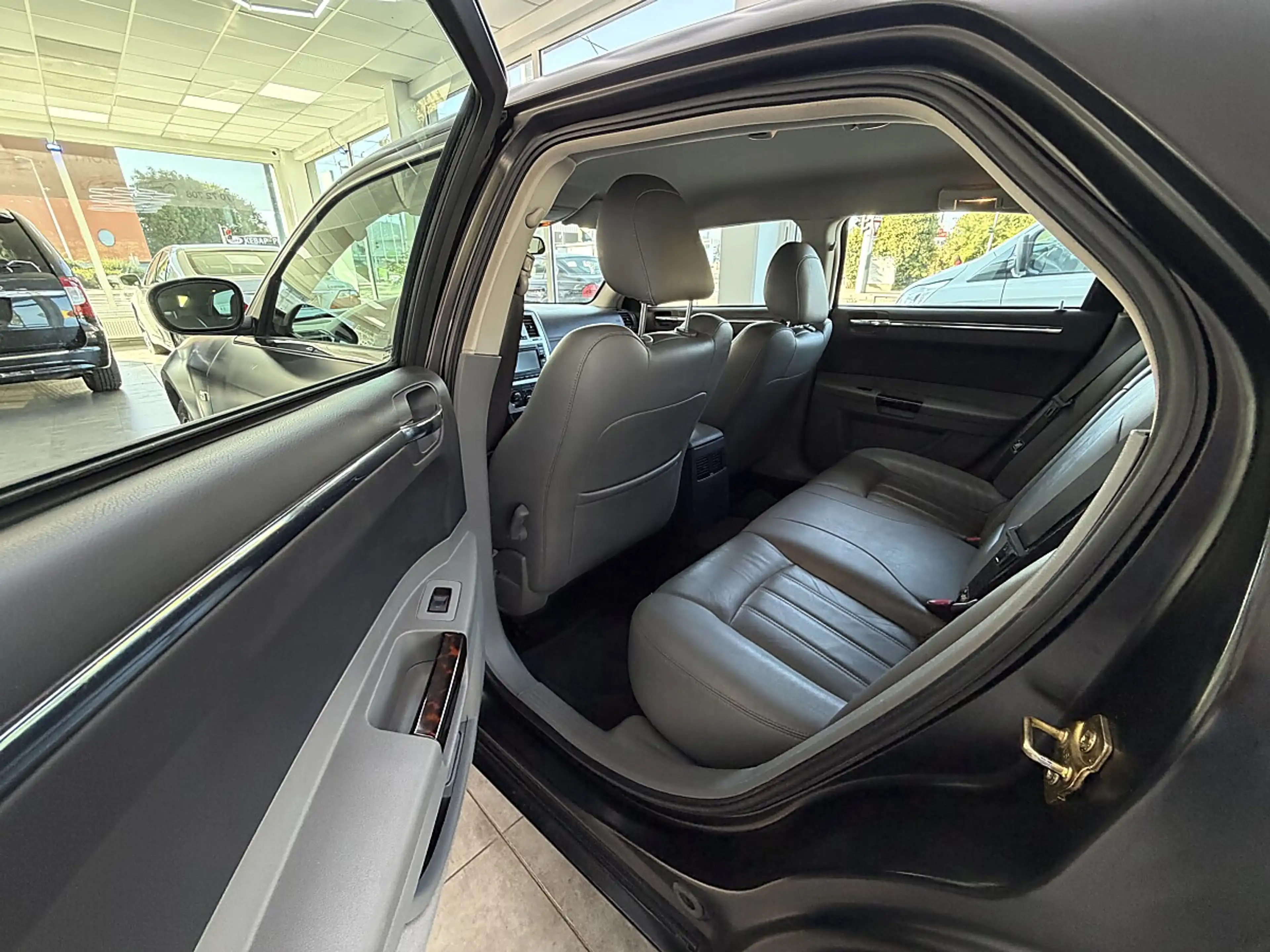 Chrysler 300C 300 C 5,7 V8 HEMI Autostick — photo 15