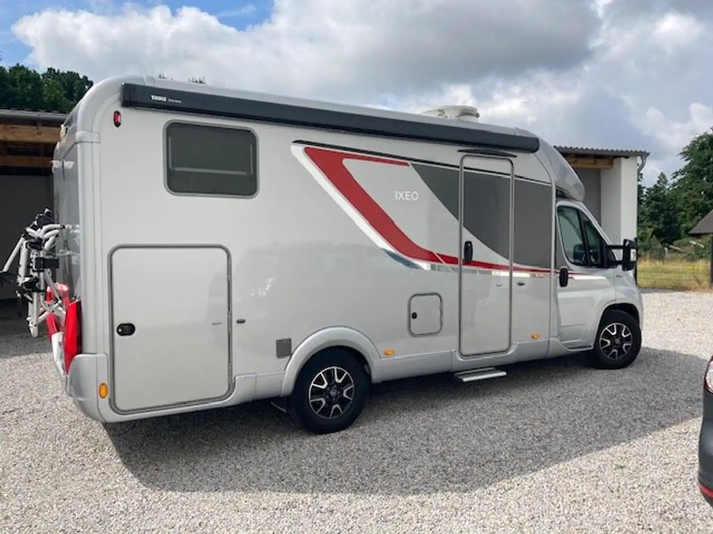 Caravans-Wohnm Bürstner IXEO T 690 G Ezüst - 2