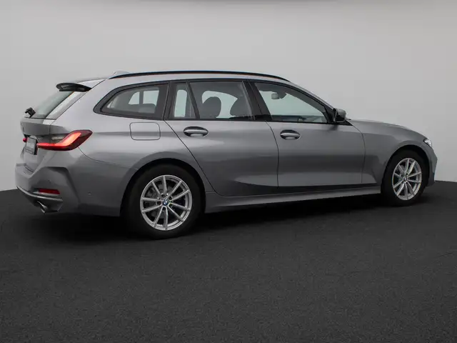 BMW 3 Series view 6