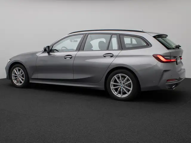 BMW 3 Series view 10