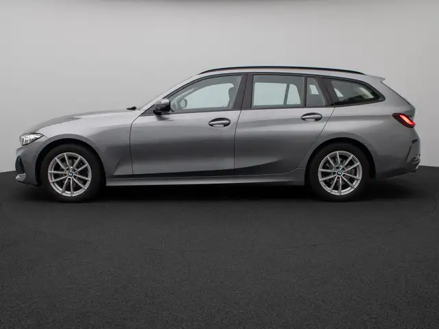BMW 3 Series view 11