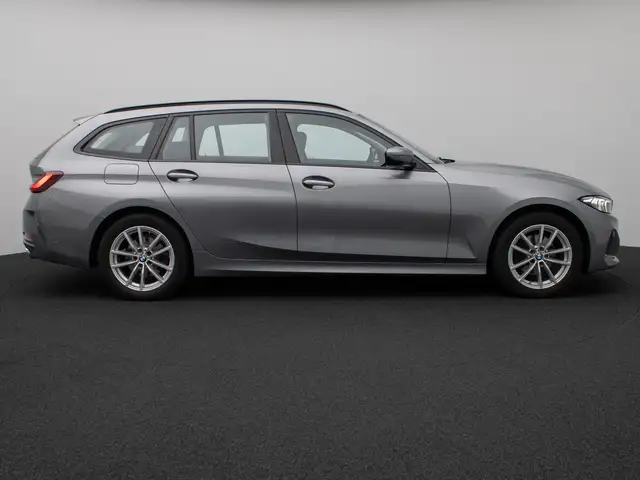 BMW 3 Series view 5