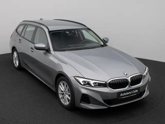 BMW 3 Series view 3