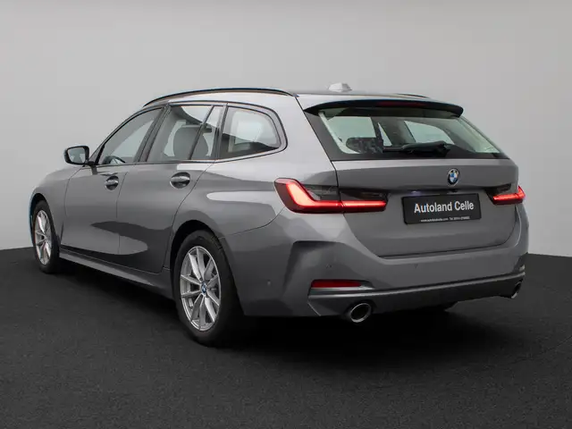BMW 3 Series view 9