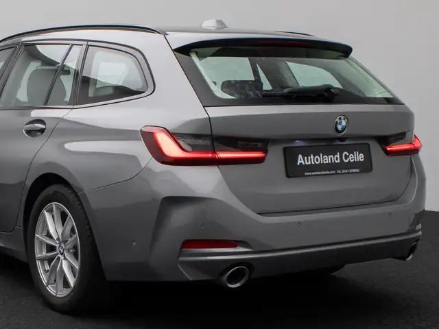 BMW 3 Series view 15