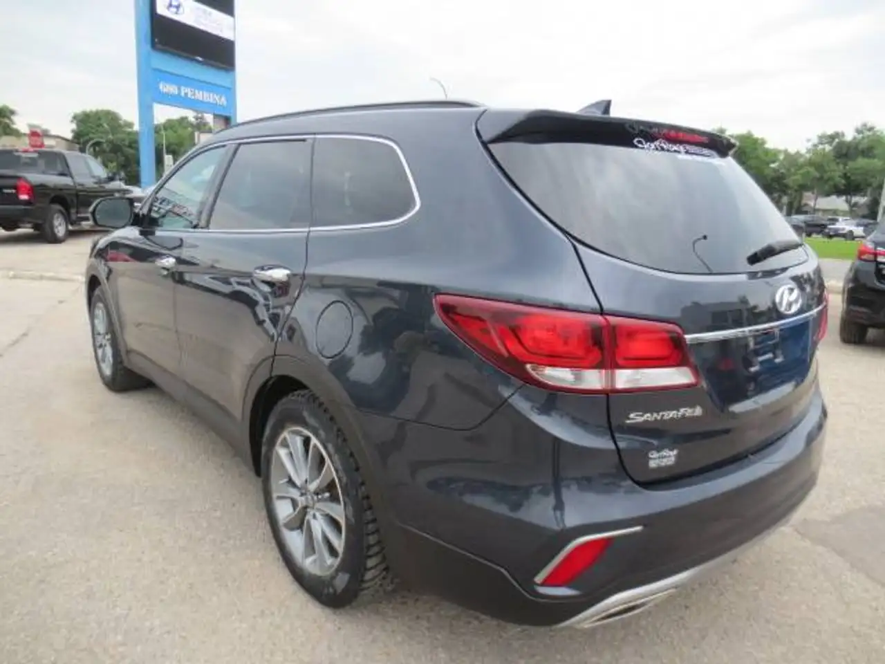 Hyundai SANTA FE photo Hyundai SANTA FE