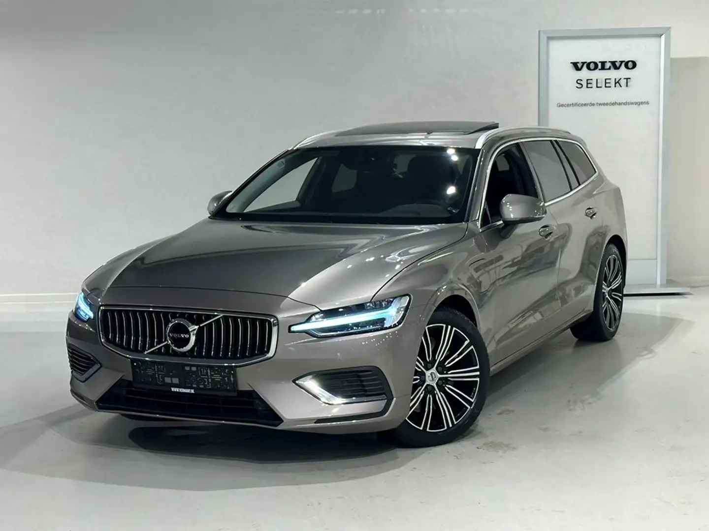 Volvo V60 T6 Recharge + PANO DAK Grau - 1
