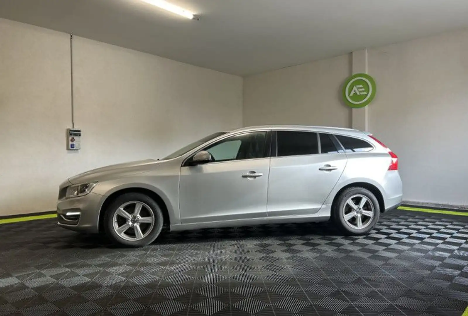 Volvo V60 2.0 D3 150 cv Summum Gris - 2