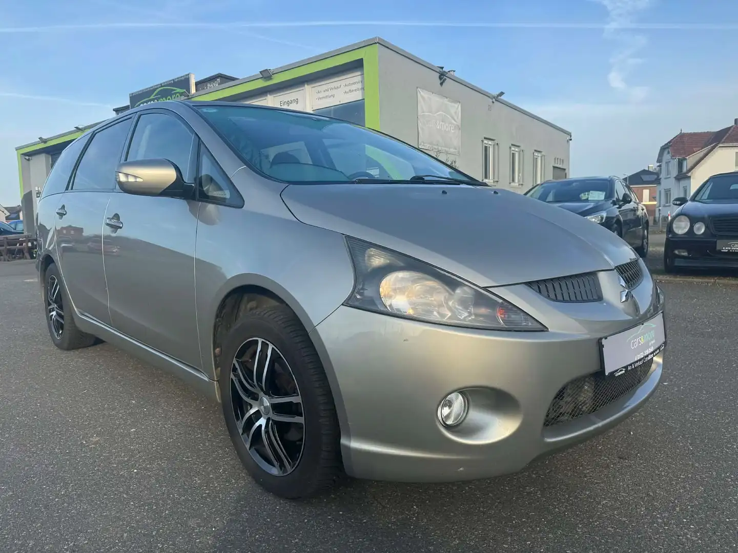 Mitsubishi Grandis 2.0 DI-D Intense-7 sitzer Beige - 1