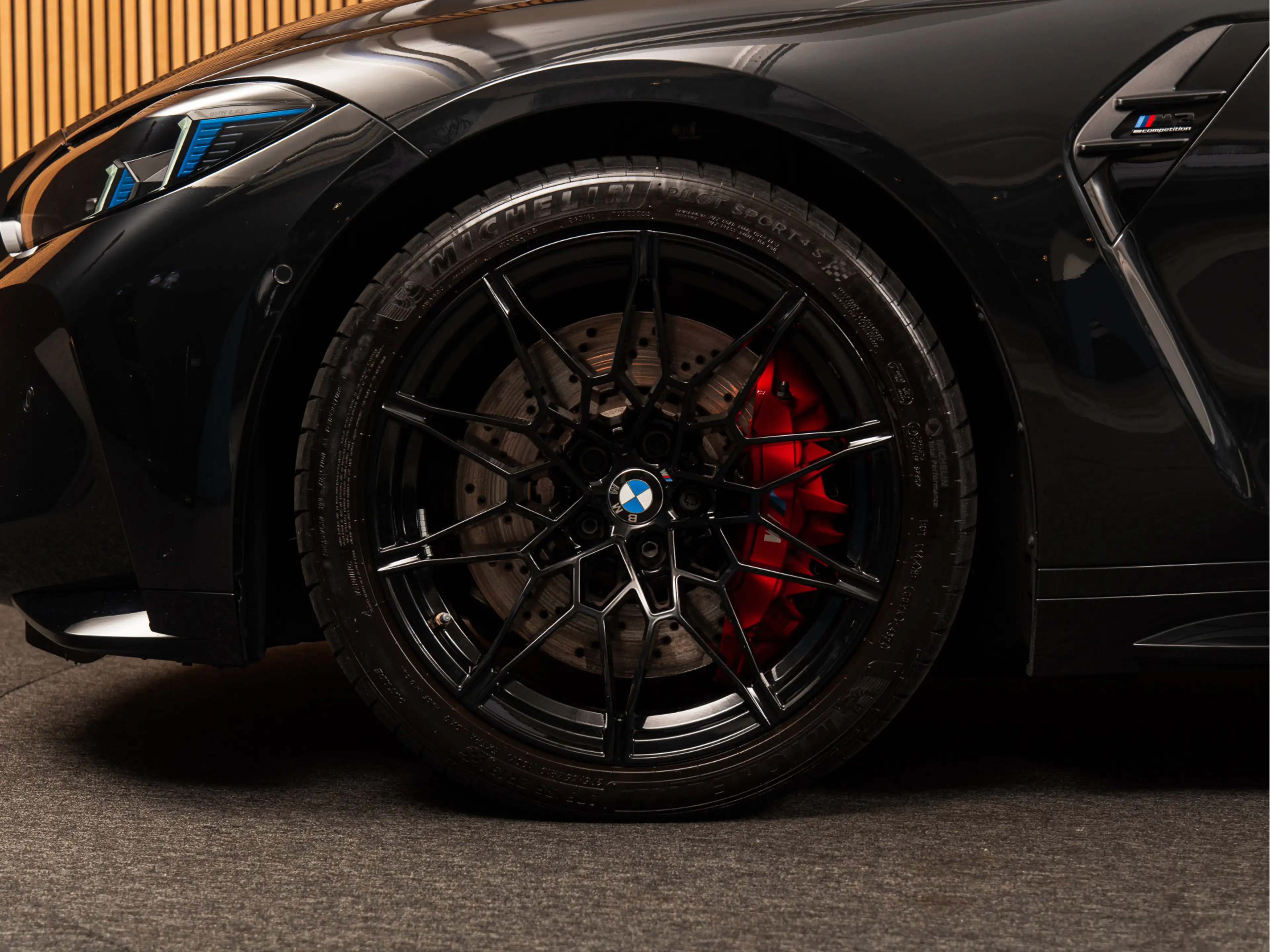 BMW M3 xDrive Competition — photo 9