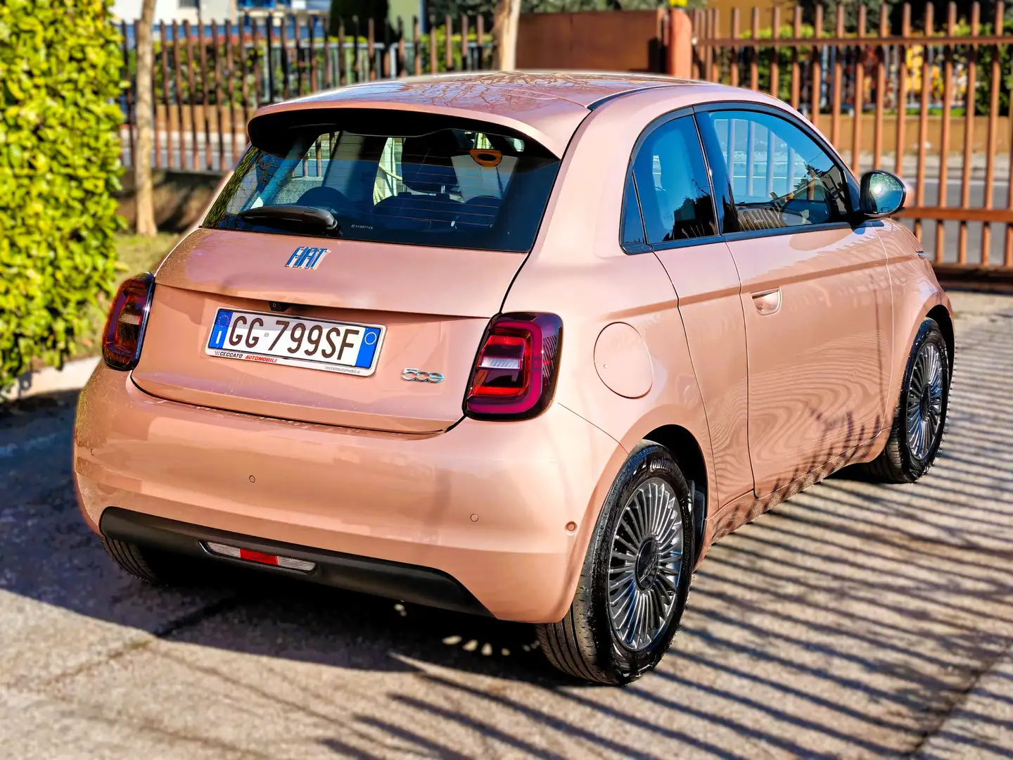 Fiat 500e 500e 3+1 42 kWh Icon + Oro - 2