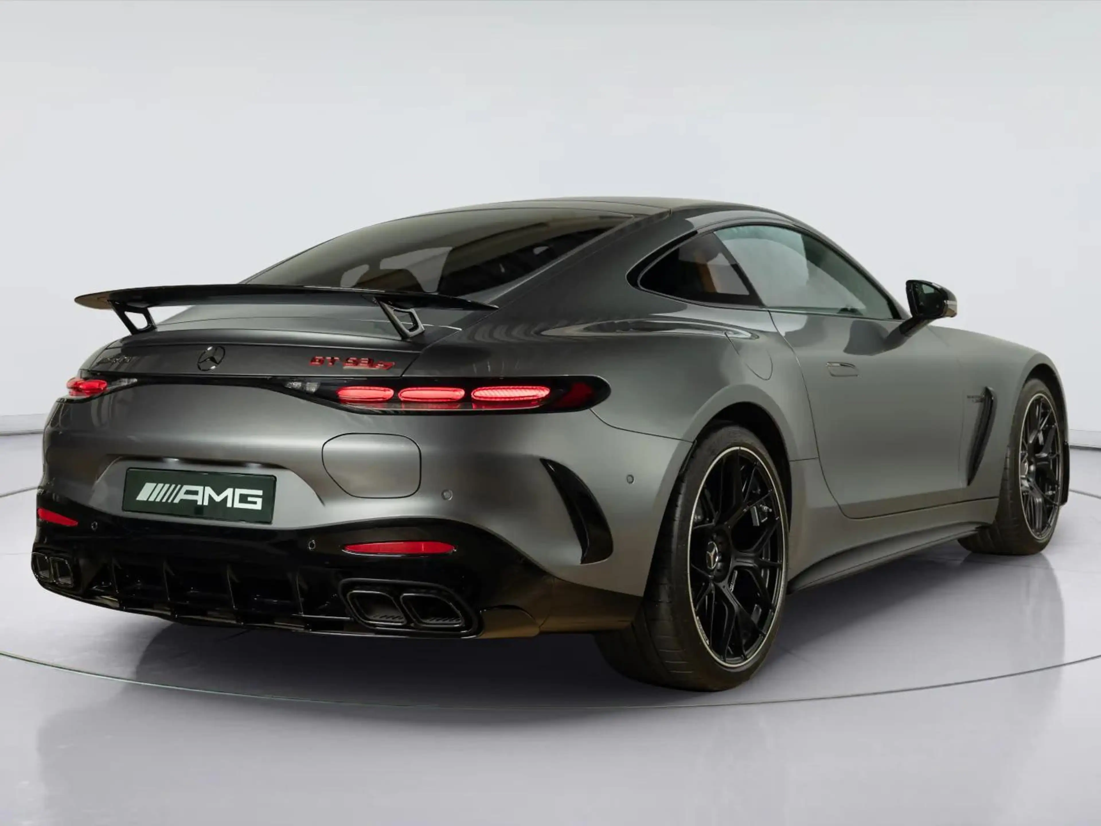 Mercedes-Benz AMG GT 63 S E Performance Night Edition — photo 2