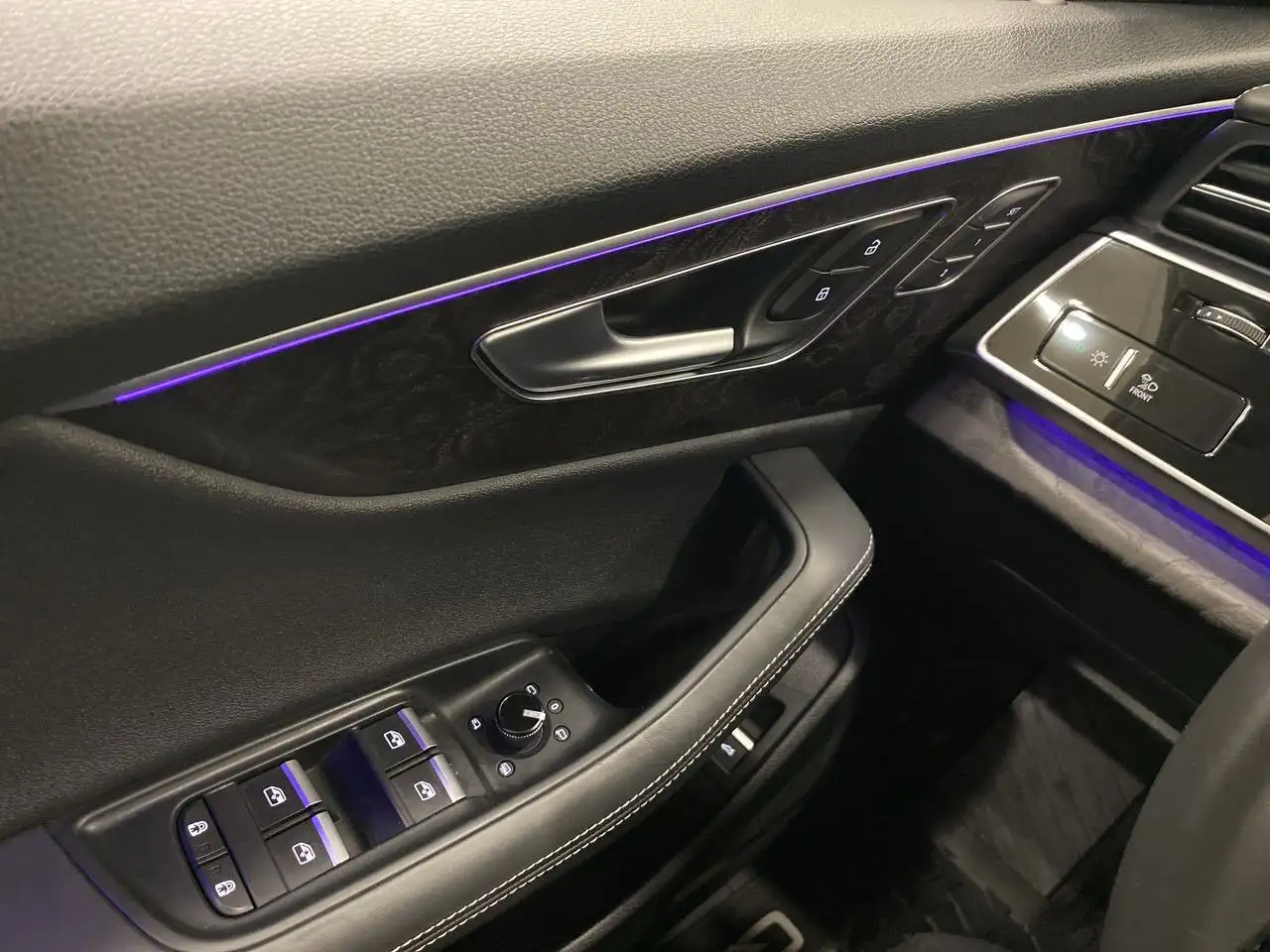 Audi Q8 снимка Audi Q8