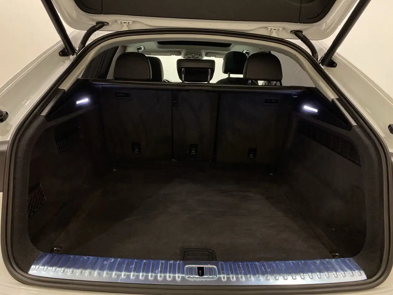 Audi Q8 снимка Audi Q8