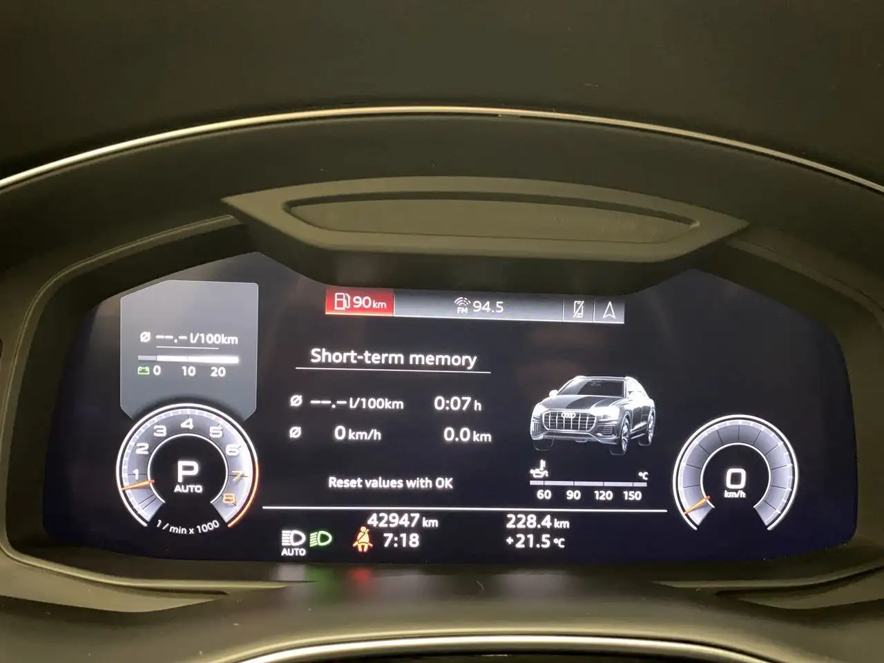 Audi Q8 снимка Audi Q8