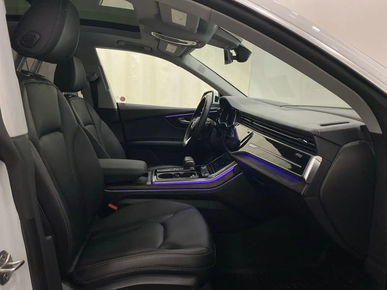 Audi Q8 снимка Audi Q8