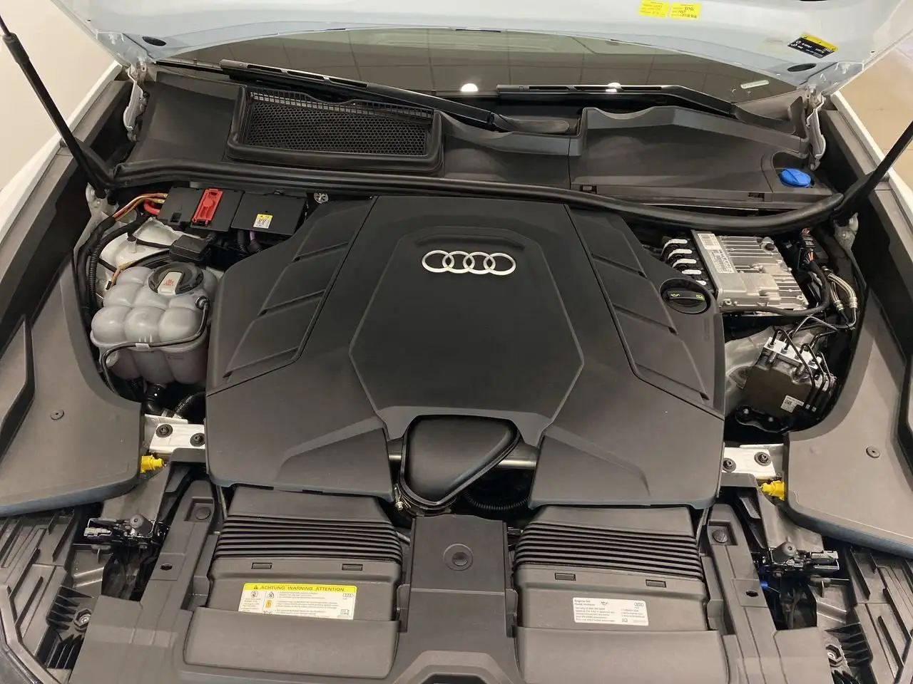 Audi Q8 снимка Audi Q8