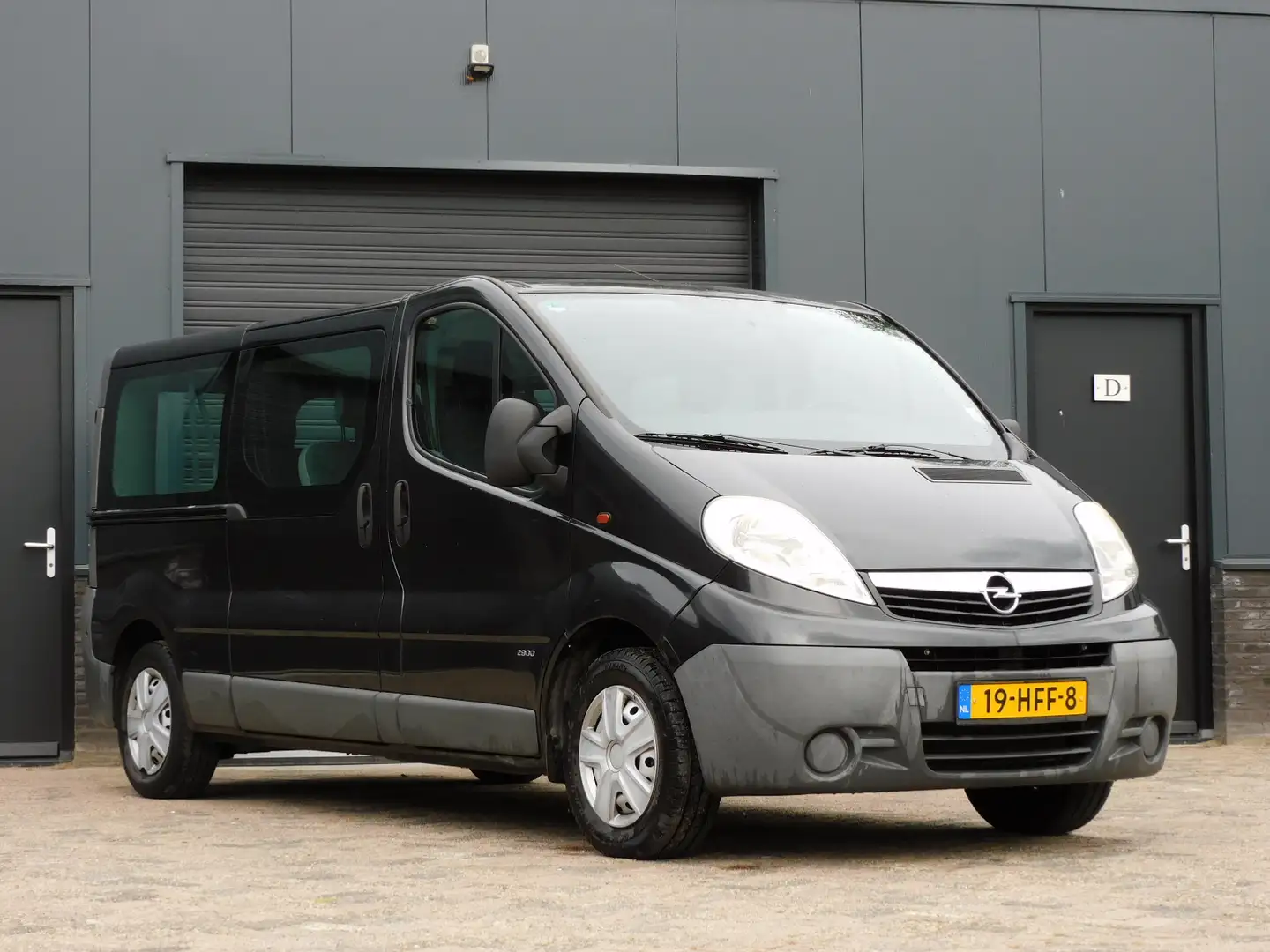 Opel Vivaro Combi 2.0i L2H1 BENZINE! 9-PERSOONS! 1e EIGENAAR! Zwart - 2