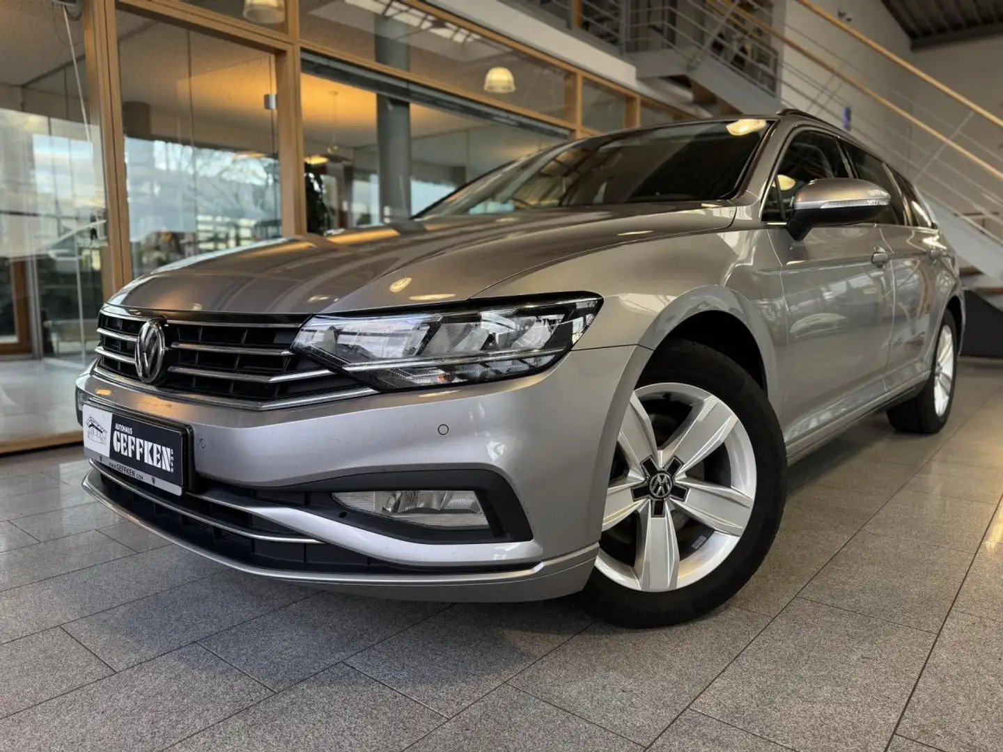 Volkswagen Passat Variant 2.0 TDI SCR Business, ACC, LED! Argintiu - 1