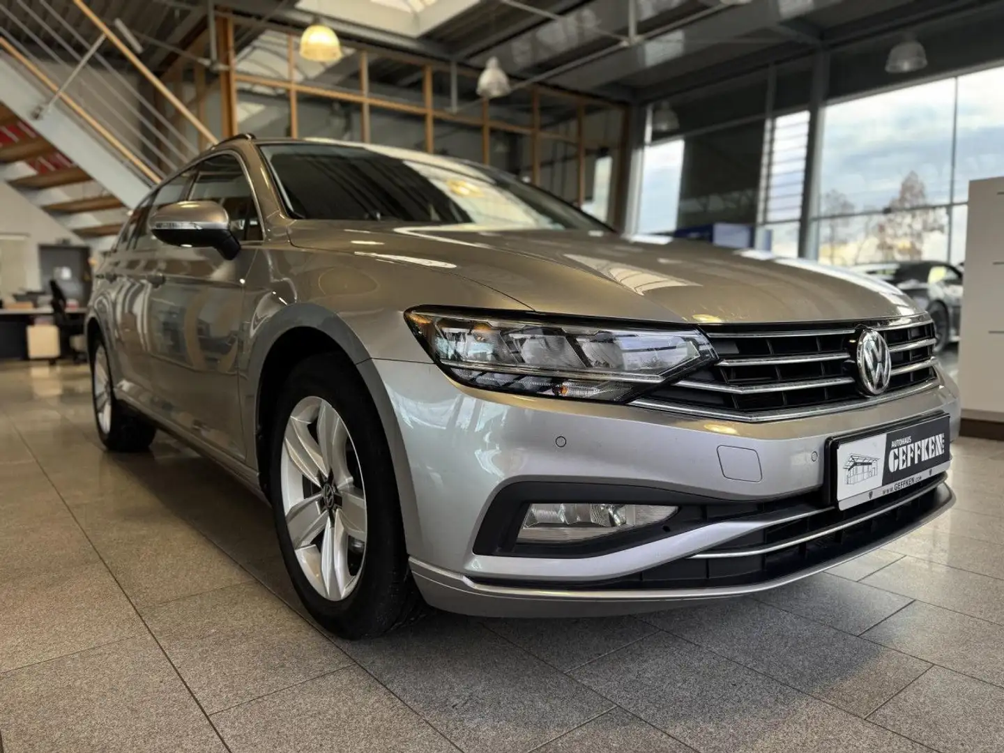 Volkswagen Passat Variant 2.0 TDI SCR Business, ACC, LED! Argintiu - 2