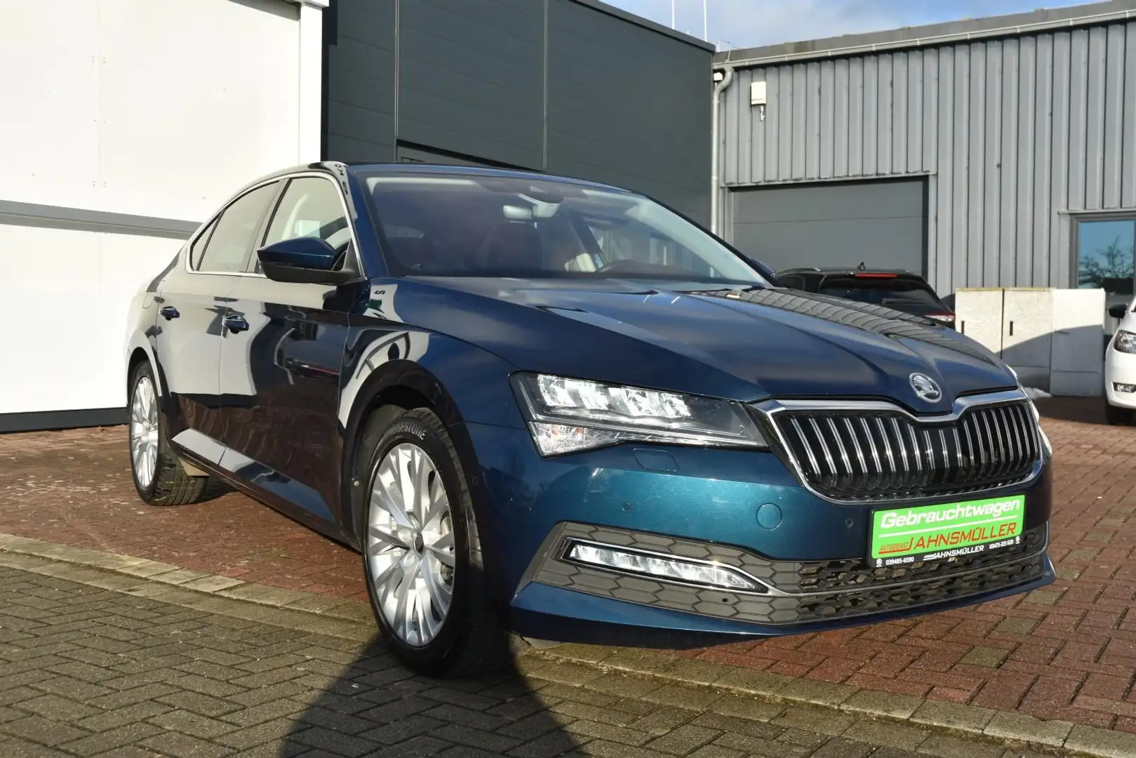 Skoda Superb 2.0 TSI Style*LED*Navi*AHK*ACC*Rückcam.* Bleu - 1