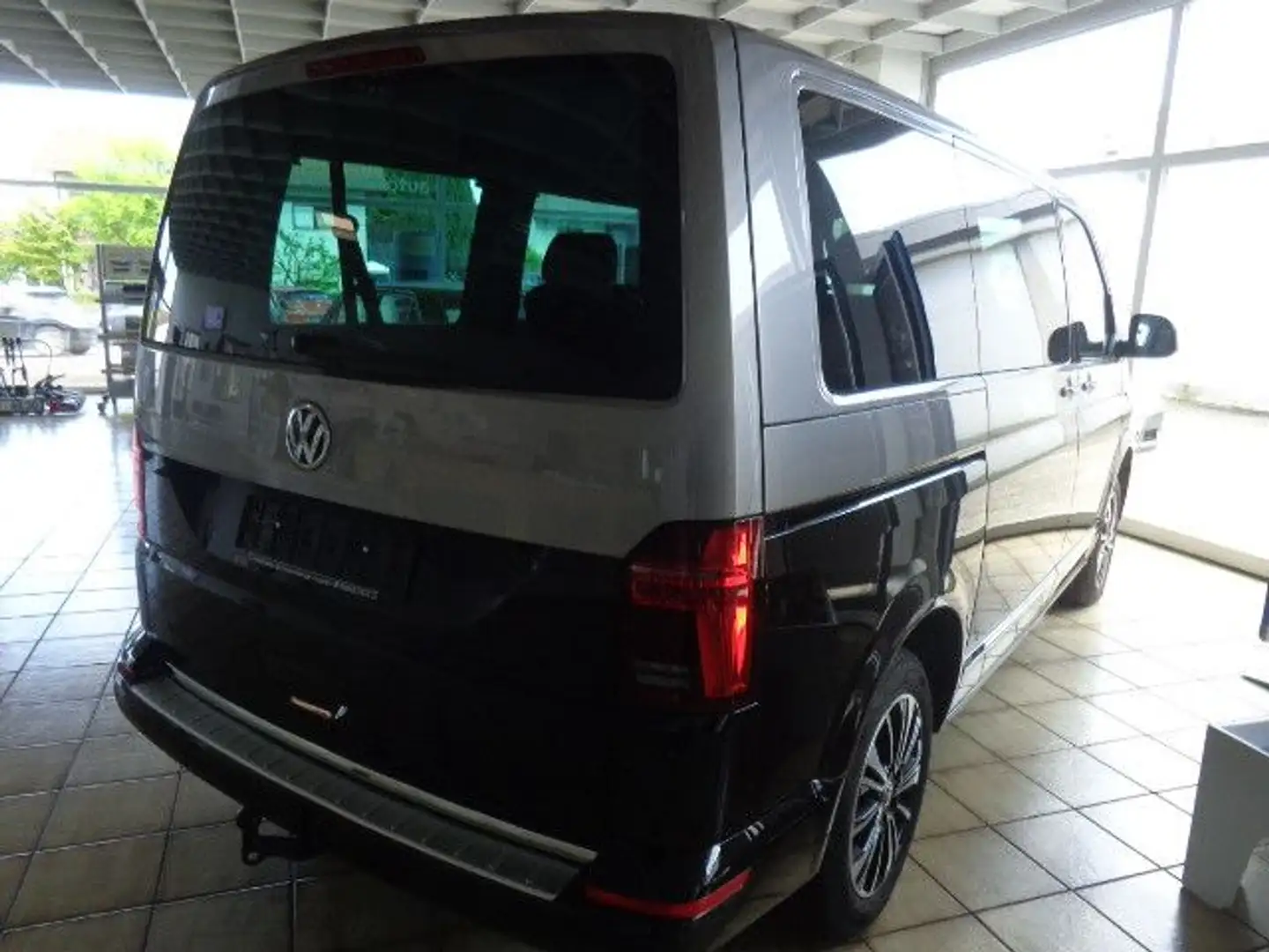 Volkswagen T6 Caravelle T6.1 Transporter Caravelle Highline Schwarz - 2