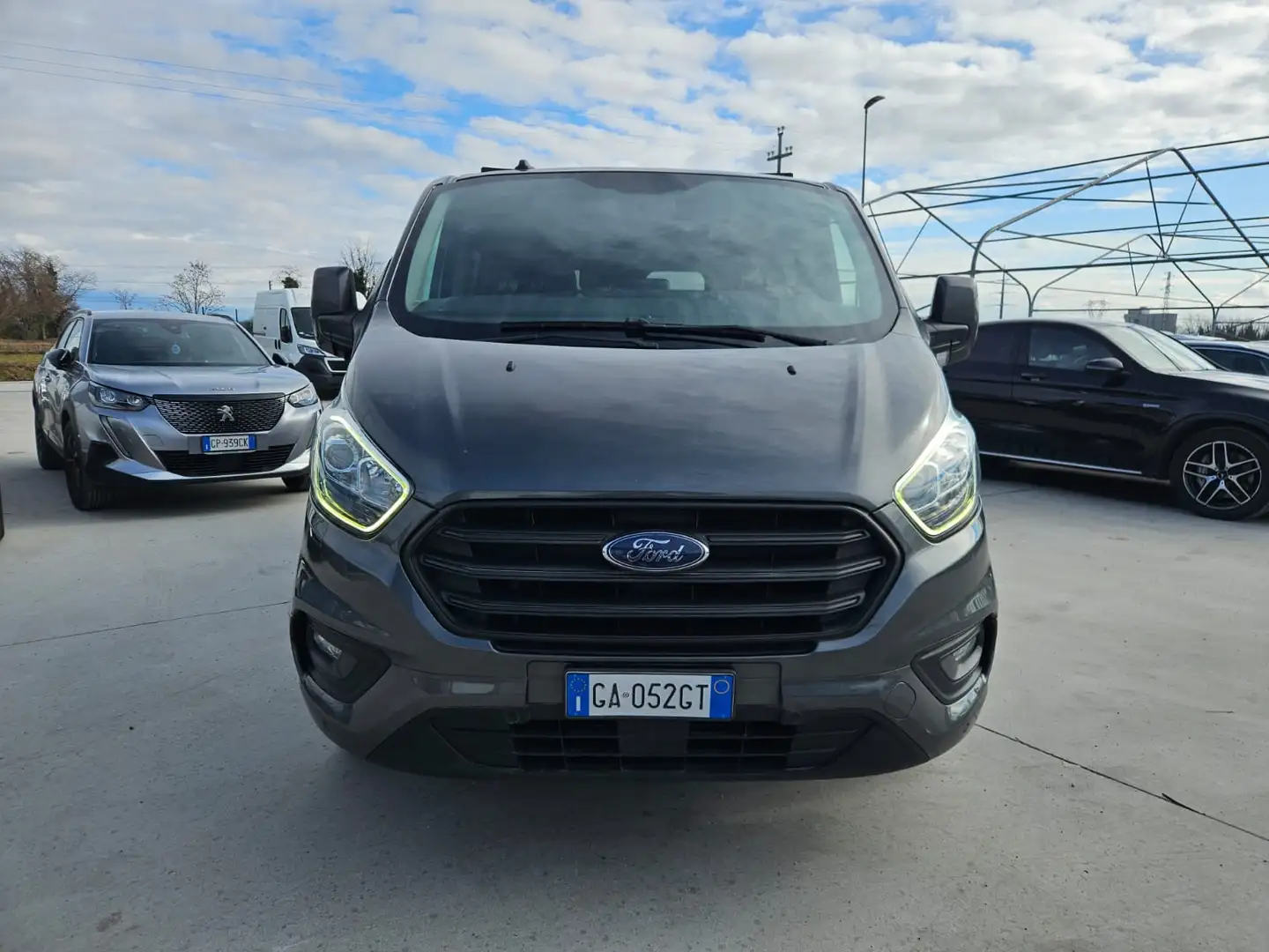 Ford Transit Custom 320 2.0 TDCI MHEV 130CV L2H1 9 POSTI M1 - GA052GT Gris - 2