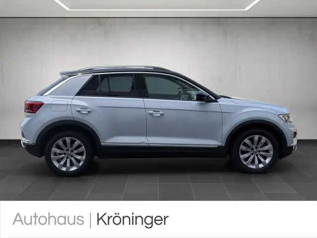 Volkswagen T-Roc view 4