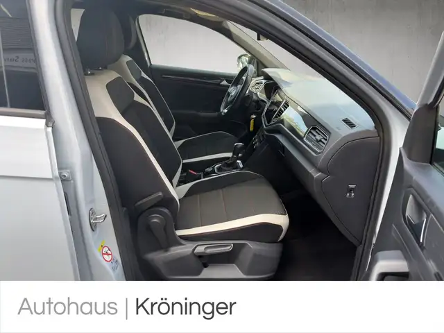 Volkswagen T-Roc view 9