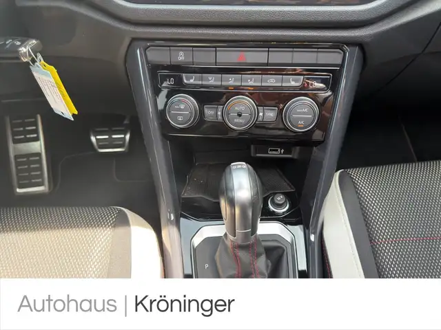 Volkswagen T-Roc view 14