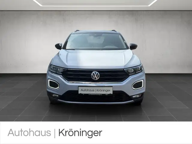 Volkswagen T-Roc view 5