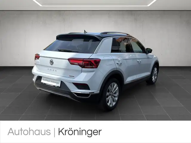 Volkswagen T-Roc view 2