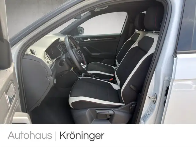 Volkswagen T-Roc view 7