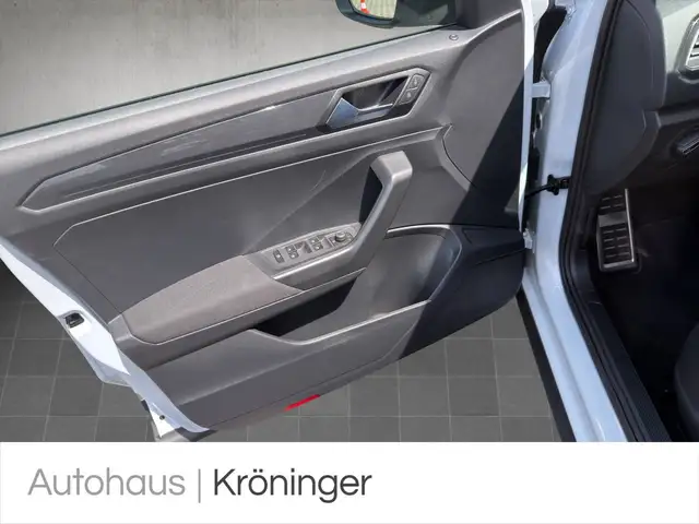 Volkswagen T-Roc view 8