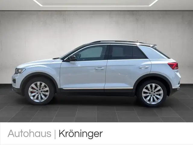 Volkswagen T-Roc view 3