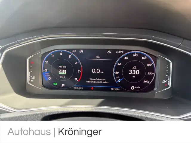Volkswagen T-Roc view 12