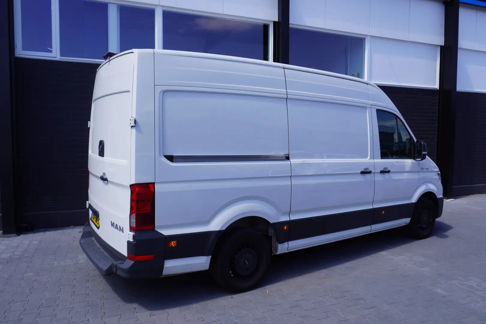 MAN TGE 2.0 EURO 6 - Airco - Navi - Cruise - €12.950,- Exc Wit - 2