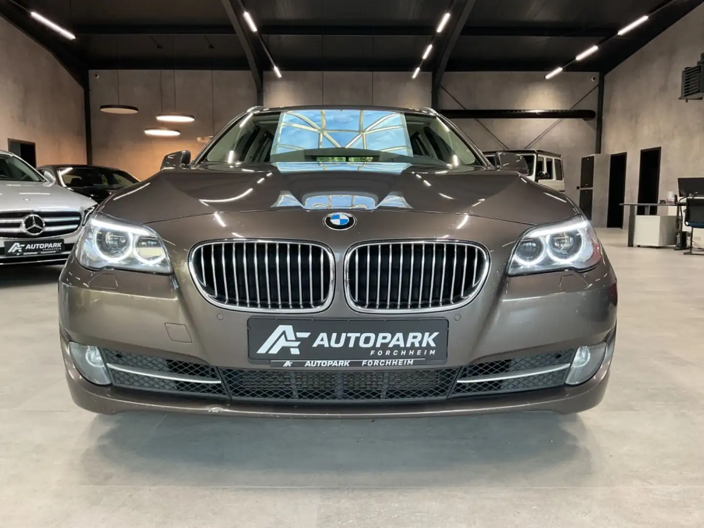 BMW 520 d Touring Leder Navi Sitzh. Pano Xenon Grau - 2