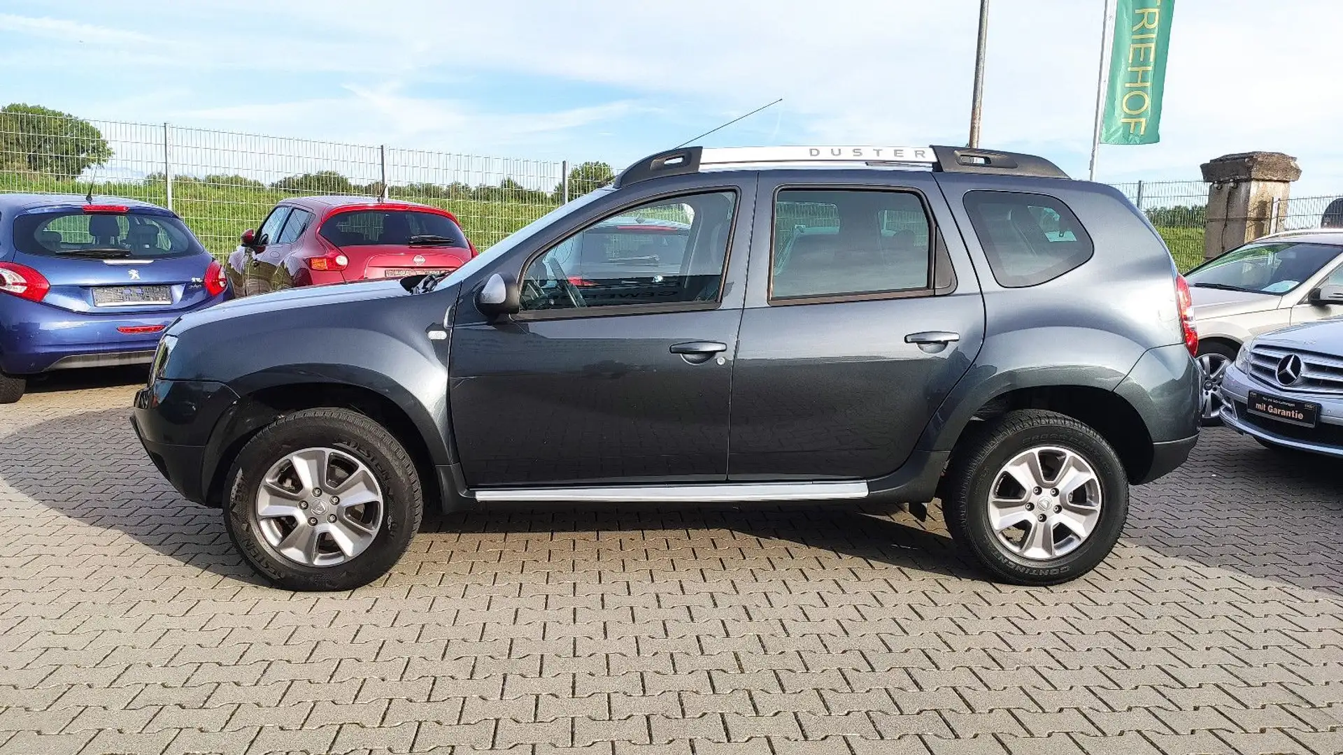 Dacia Duster Prestige 4x2 Klima+AHK+Leder+SHZ+NAVI+BT Grau - 2