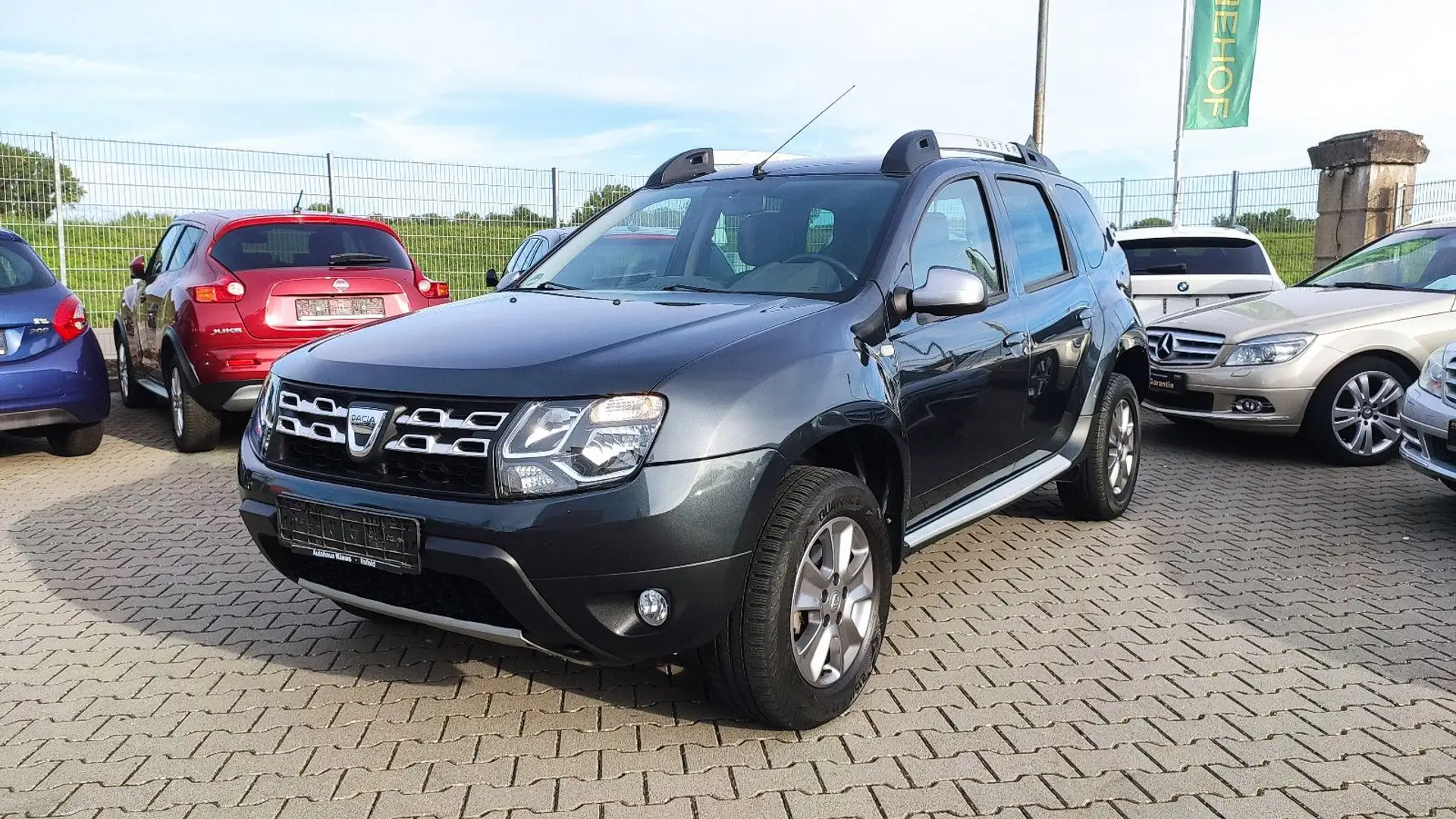 Dacia Duster Prestige 4x2 Klima+AHK+Leder+SHZ+NAVI+BT Grau - 1