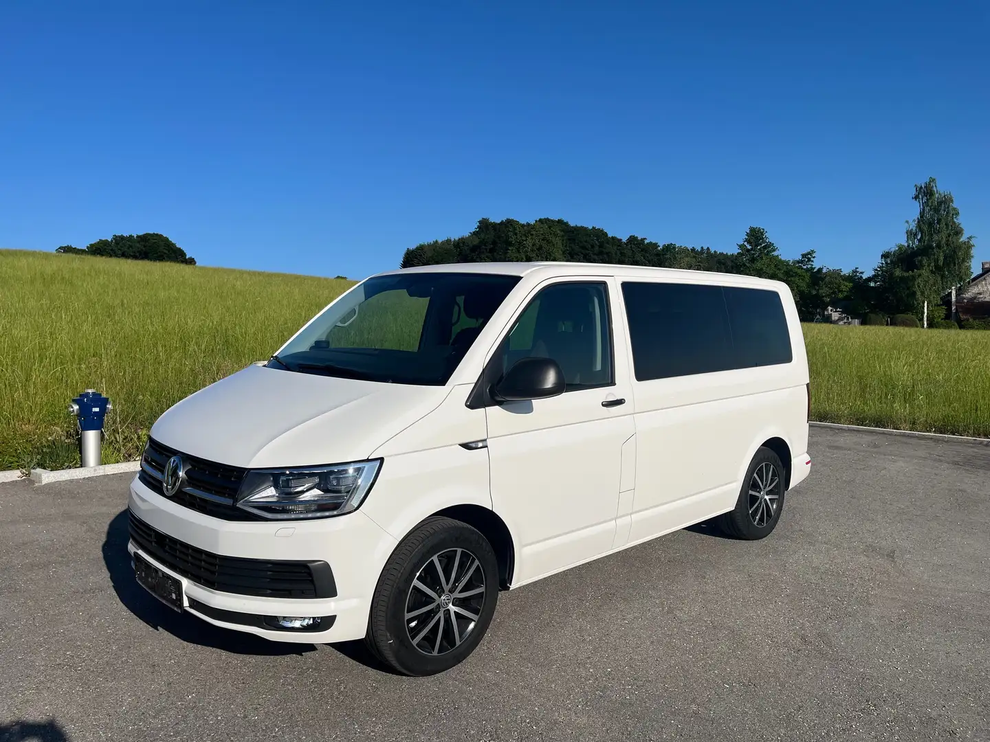 Volkswagen T6 Multivan Trendline 2,0 TDI 4Motion BMT Weiß - 2